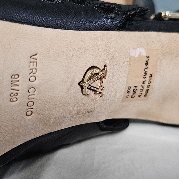 Vince Camuto Signature perforated peep toe sandals - Picture 7 of 8